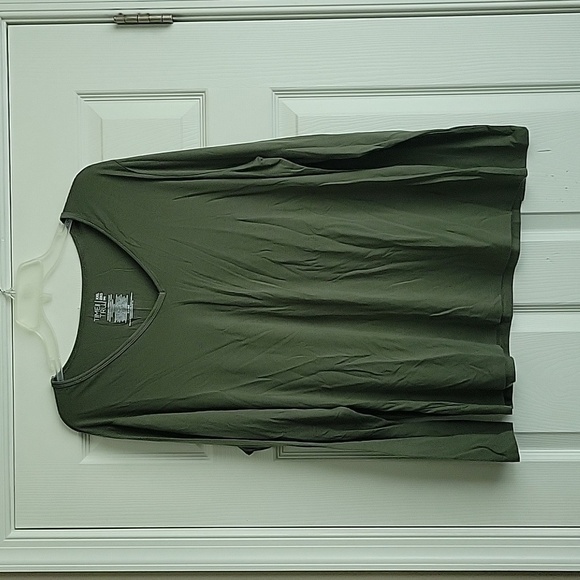 Time and Tru V Neck Long Sleeve Top - Picture 1 of 9